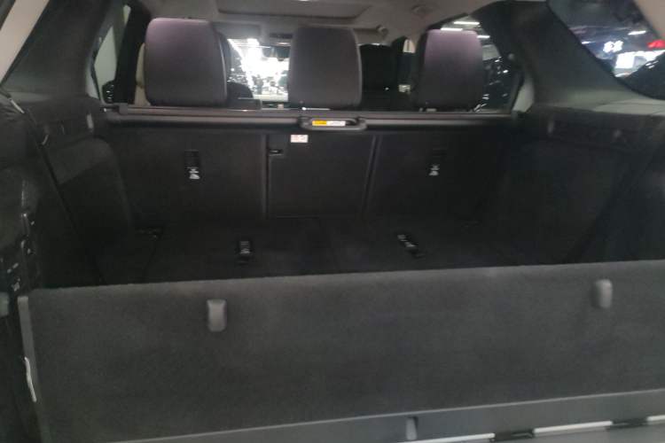 Used Land Rover Discovery 2021 360 PS R-Dynamic SE Trunk