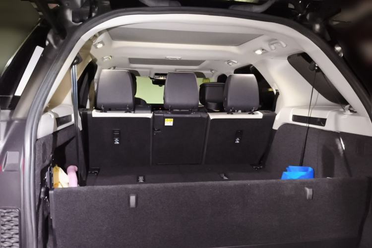 Used Land Rover Discovery 2021 360 PS R-Dynamic HSE Trunk