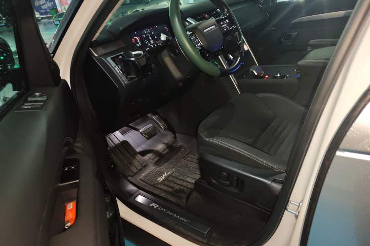 Used Land Rover Discovery 2021 360 PS R-Dynamic S Driver Seat