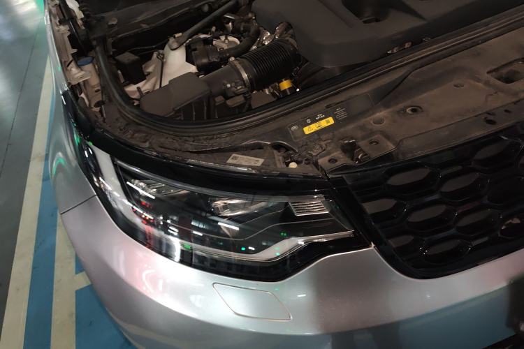 Used Land Rover Discovery 2021 360 PS R-Dynamic S Engine Bay Right