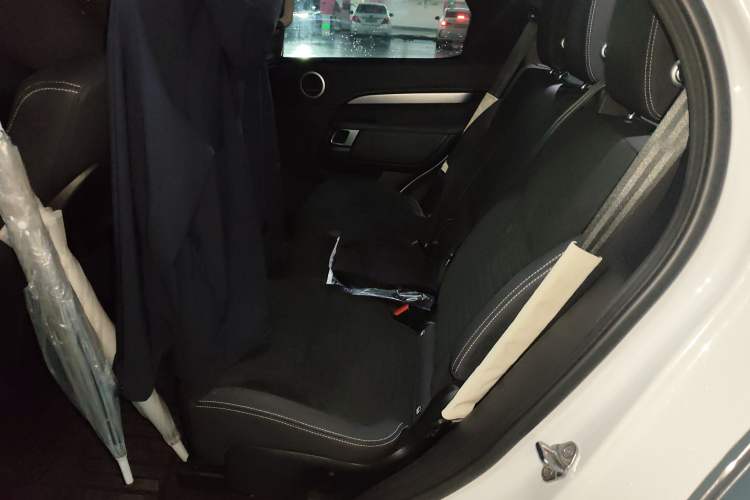 Used Land Rover Discovery 2021 360 PS R-Dynamic S Left Rear Seat