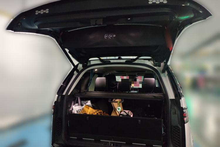 Used Land Rover Discovery 2021 360 PS R-Dynamic S Trunk