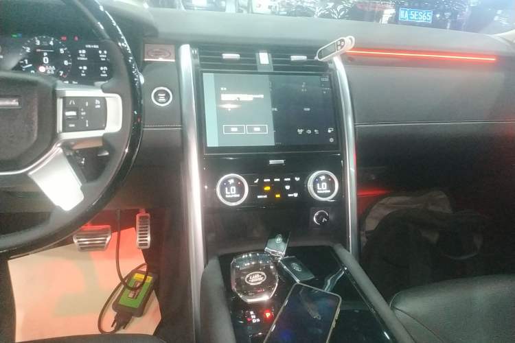 Used Land Rover Discovery 2021 360 PS R-Dynamic SE Audio And AC Panel