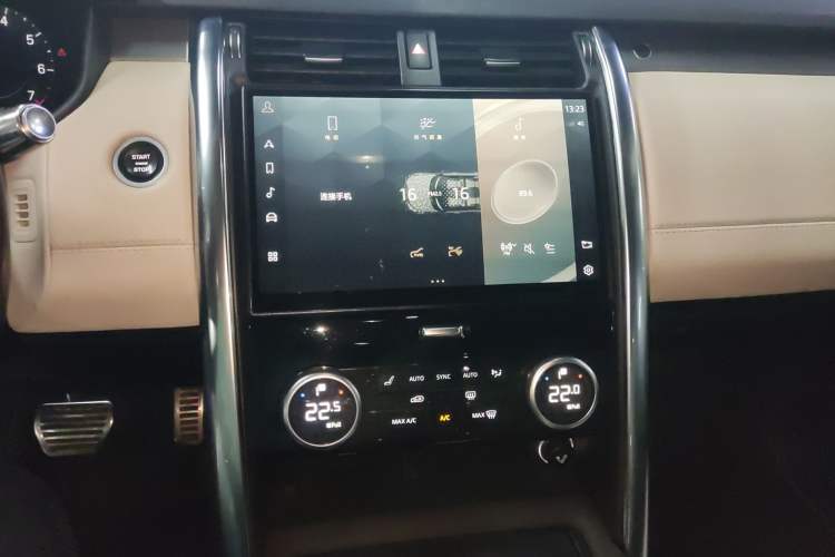 Used Land Rover Discovery 2021 360 PS R-Dynamic SE Audio And AC Panel