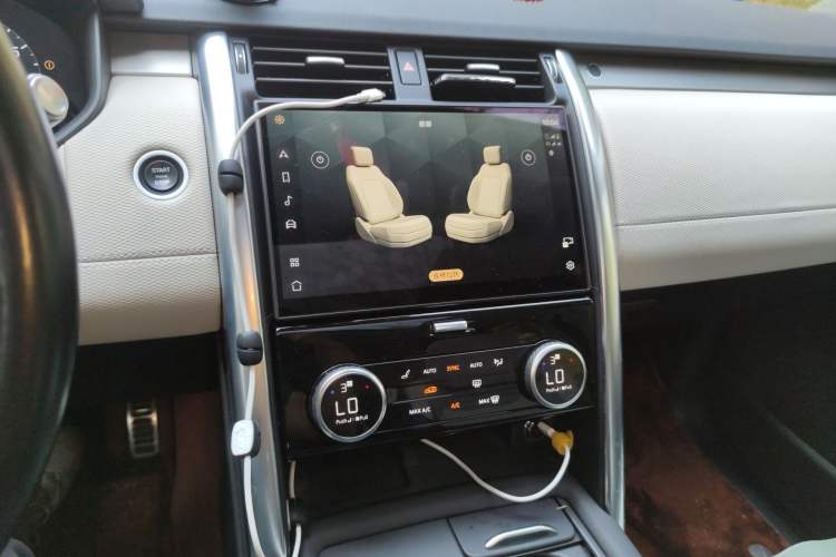 Used Land Rover Discovery 2021 360 PS R-Dynamic S Audio And AC Panel