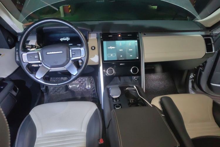 Used Land Rover Discovery 2021 360 PS R-Dynamic S Center Console