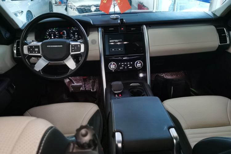 Used Land Rover Discovery 2021 360 PS R-Dynamic S Center Console