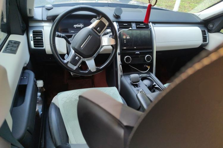 Used Land Rover Discovery 2021 360 PS R-Dynamic S Center Console