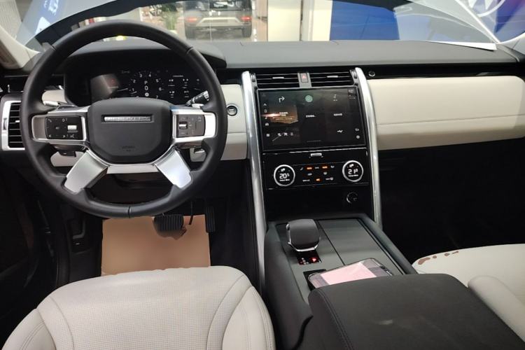 Used Land Rover Discovery 2021 300PS S Center Console