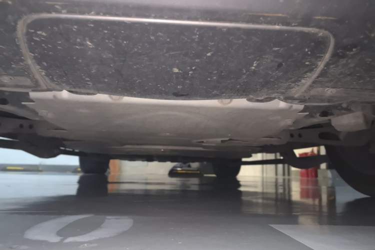 Used Land Rover Discovery 2021 360 PS R-Dynamic SE Chassis Front
