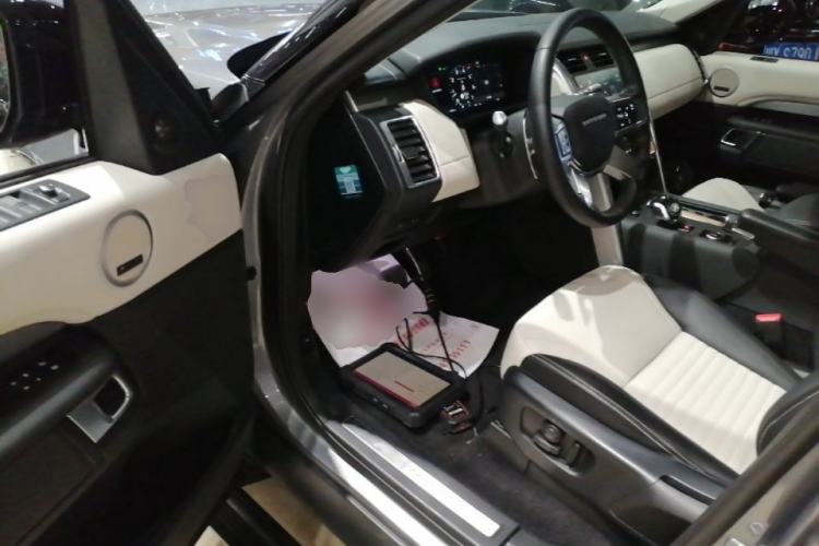 Used Land Rover Discovery 2021 360 PS R-Dynamic SE Driver Seat