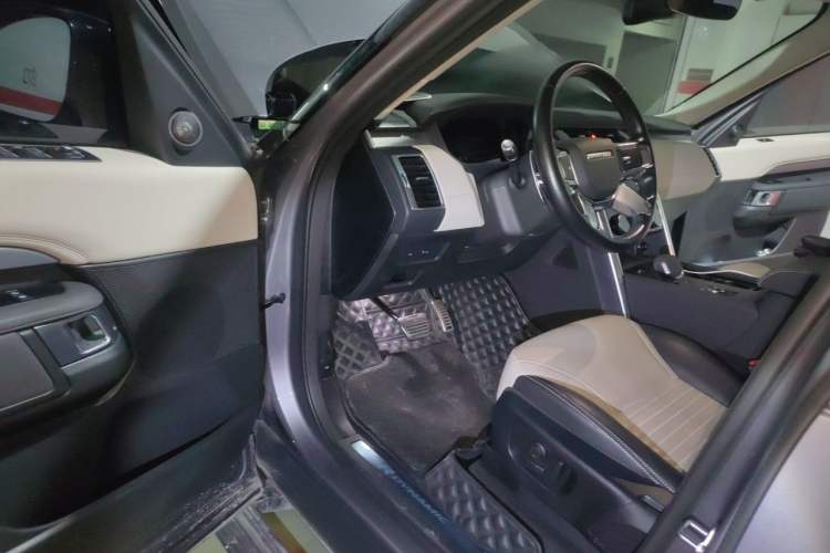 Used Land Rover Discovery 2021 360 PS R-Dynamic S Driver Seat