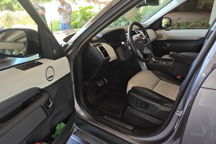 Used Land Rover Discovery 2021 360 PS R-Dynamic S Driver Seat