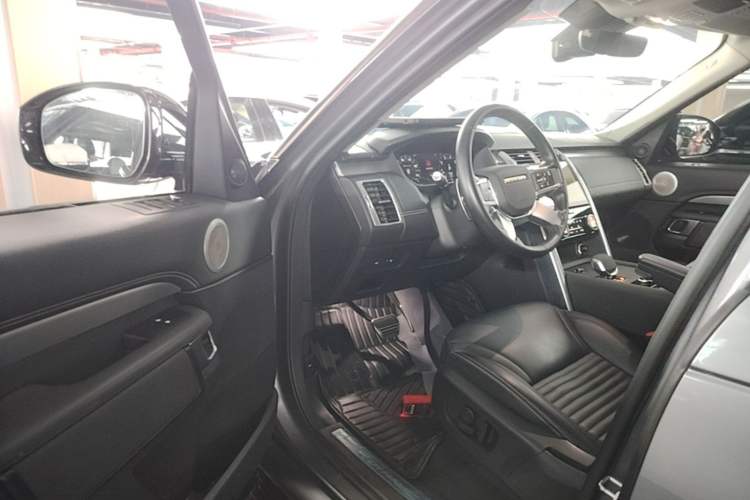 Used Land Rover Discovery 2021 360 PS R-Dynamic S Driver Seat