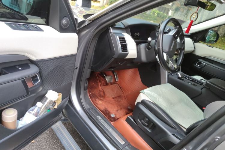 Used Land Rover Discovery 2021 360 PS R-Dynamic S Driver Seat
