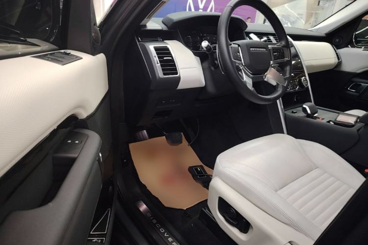 Used Land Rover Discovery 2021 300PS S Driver Seat