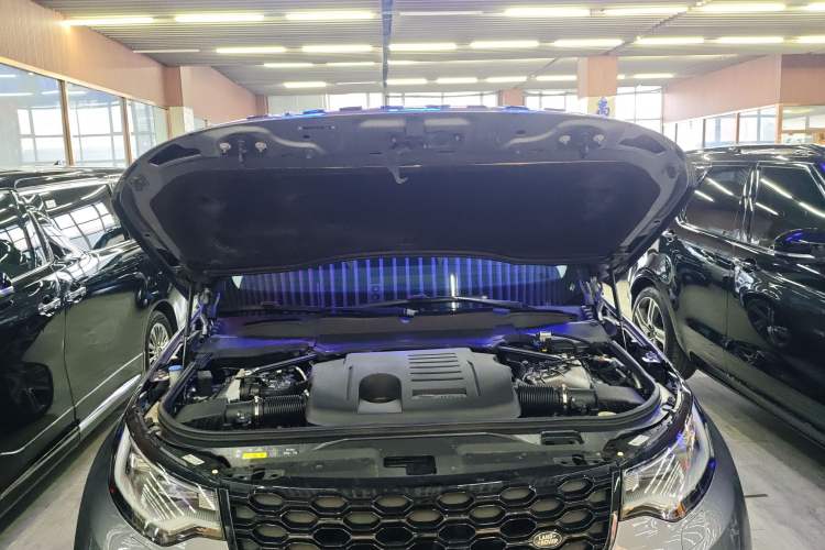 Used Land Rover Discovery 2021 360 PS R-Dynamic HSE Engine Bay