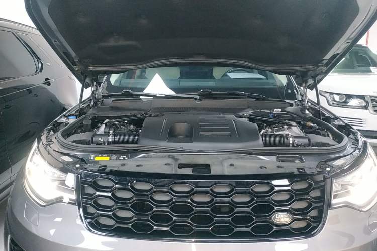 Used Land Rover Discovery 2021 360 PS R-Dynamic S Engine Bay