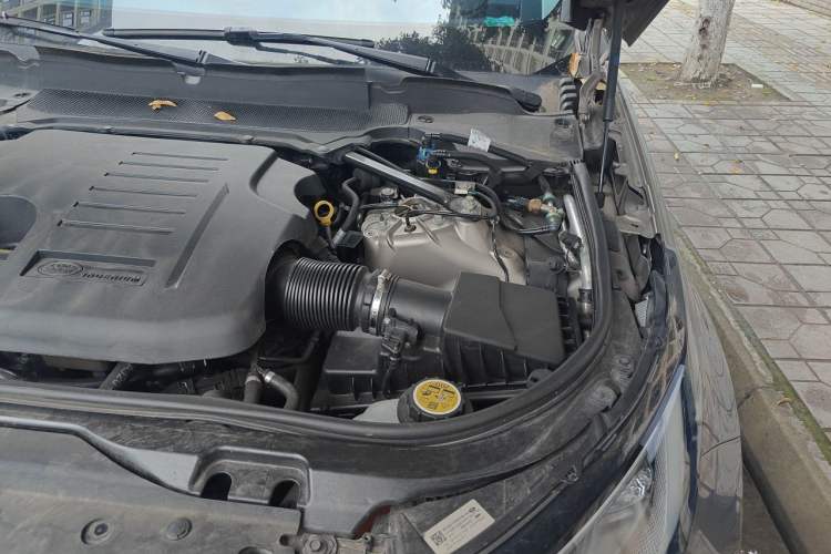 Used Land Rover Discovery 2021 360 PS R-Dynamic HSE Engine Bay Left