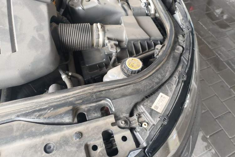 Used Land Rover Discovery 2021 360 PS R-Dynamic S Engine Bay Left