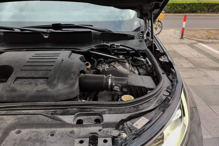 Used Land Rover Discovery 2021 360 PS R-Dynamic S Engine Bay Left