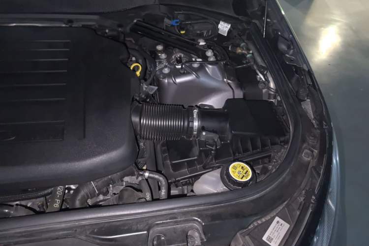 Used Land Rover Discovery 2021 360 PS R-Dynamic SE Engine Bay Left