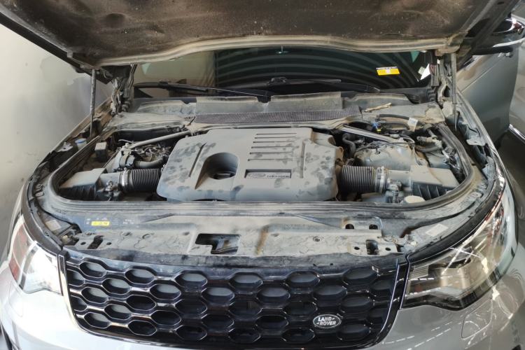 Used Land Rover Discovery 2021 360 PS R-Dynamic S Engine Bay