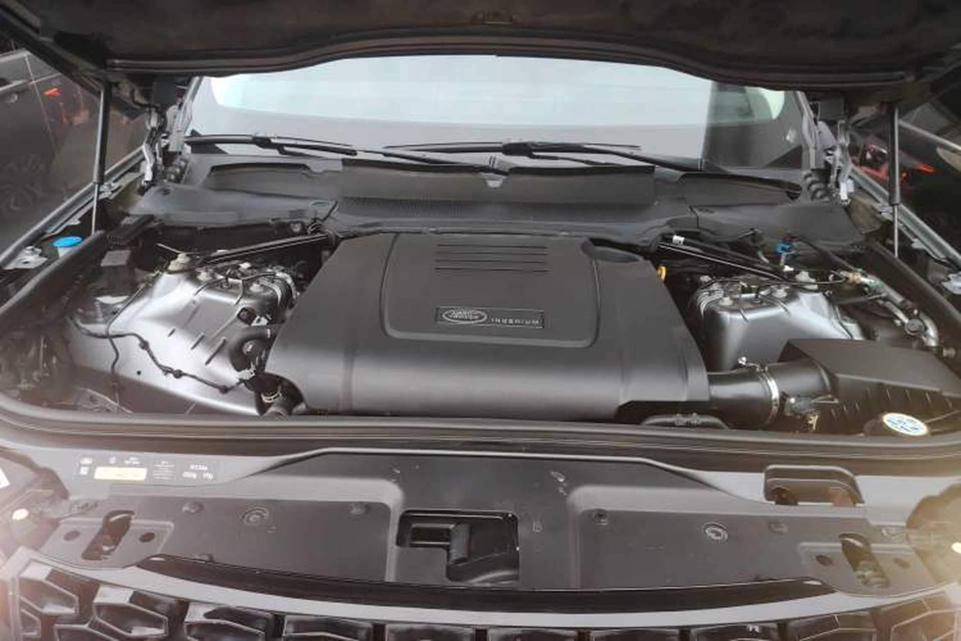 Used Land Rover Discovery 2021 300PS S Engine Bay