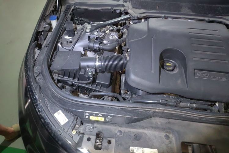 Used Land Rover Discovery 2021 360 PS R-Dynamic S Engine Bay Right