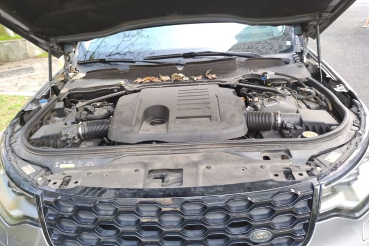Used Land Rover Discovery 2021 360 PS R-Dynamic S Engine Bay