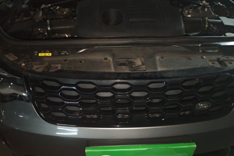 Used Land Rover Discovery 2021 360 PS R-Dynamic HSE Engine Bay