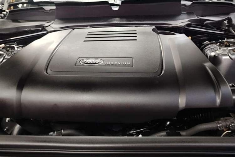 Used Land Rover Discovery 2021 300PS S Engine Bay
