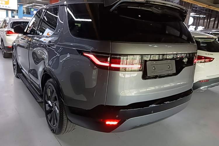 Used Land Rover Discovery 2021 360 PS R-Dynamic S Exterior 2