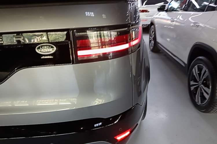Used Land Rover Discovery 2021 360 PS R-Dynamic S Exterior 3