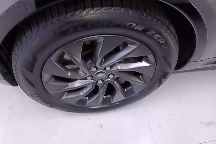 Used Land Rover Discovery 2021 360 PS R-Dynamic S Exterior 4