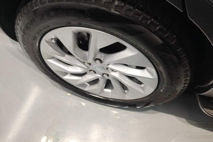 Used Land Rover Discovery 2021 300PS S Exterior 5