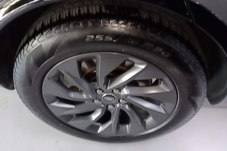 Used Land Rover Discovery 2021 360 PS R-Dynamic S Exterior 5