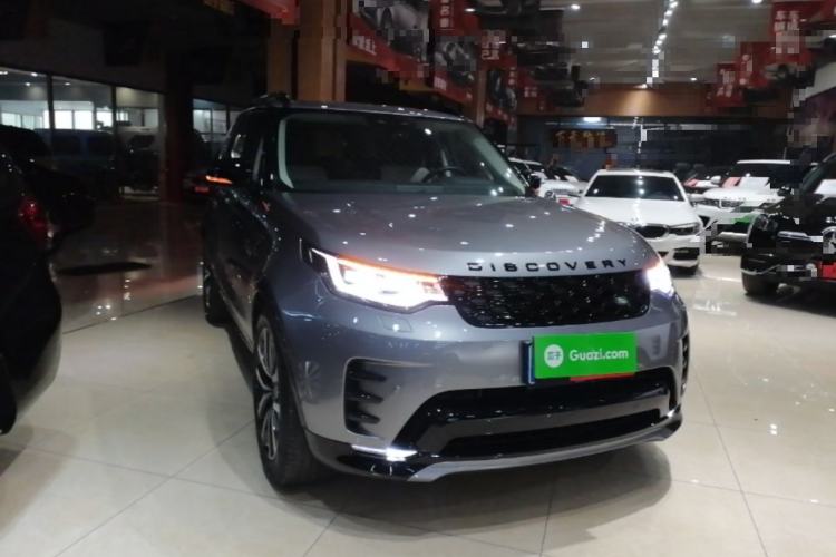 Used Land Rover Discovery 2021 360 PS R-Dynamic SE Front Right 45 Deg