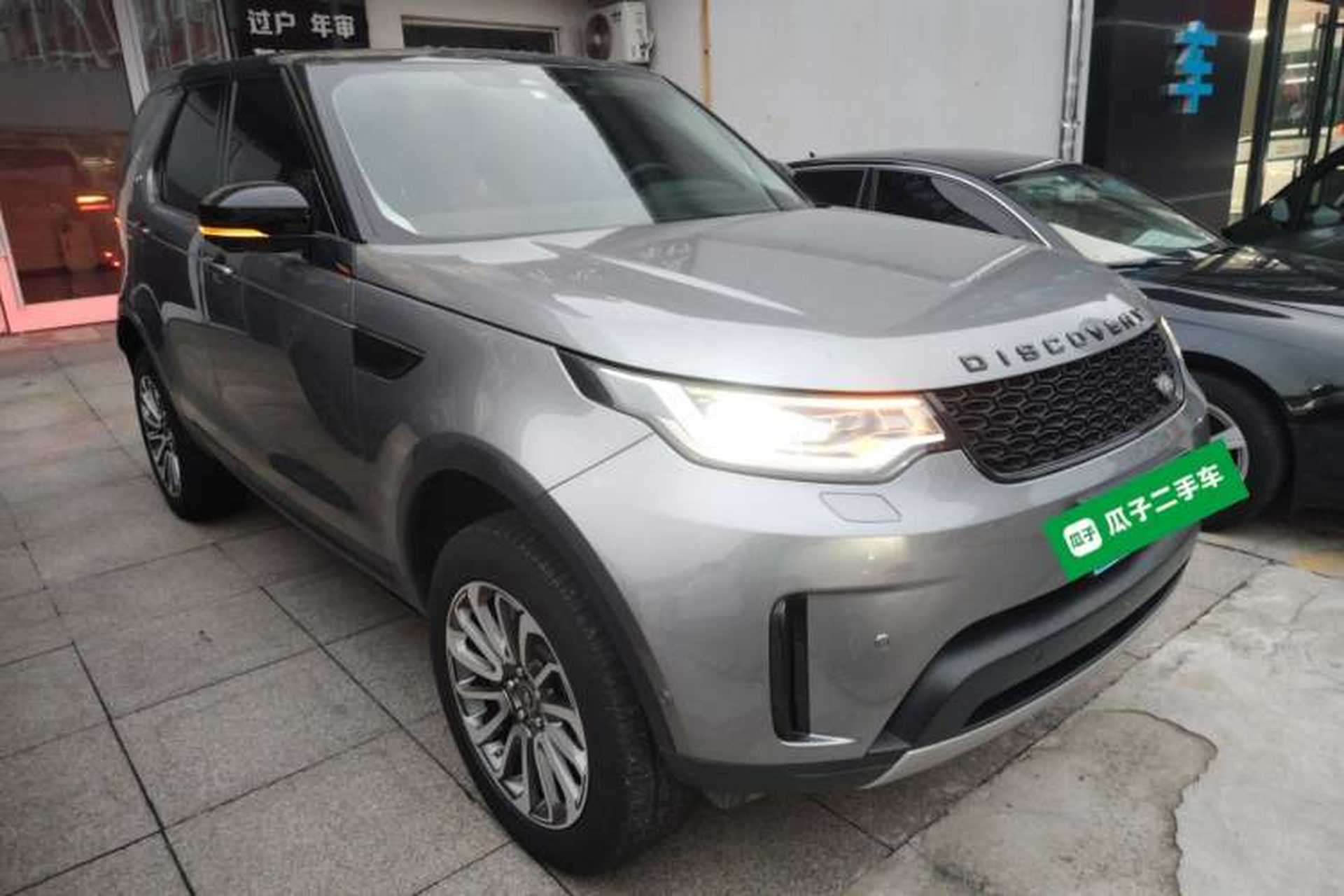Used Land Rover Discovery 2021 300PS S Front Right 45 Deg