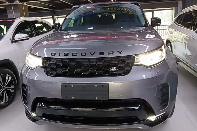 Used Land Rover Discovery 2021 360 PS R-Dynamic S Front