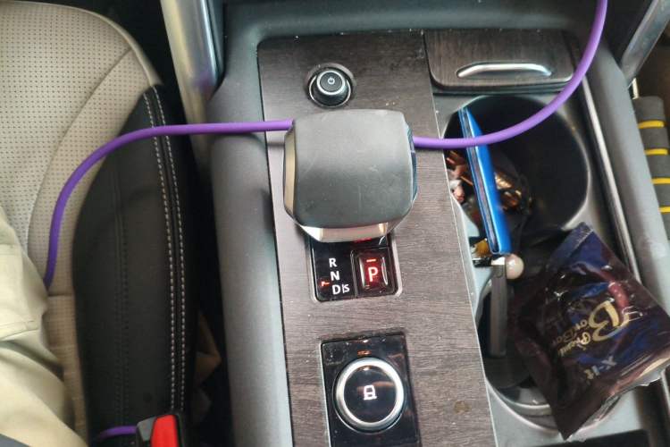Used Land Rover Discovery 2021 360 PS R-Dynamic S Gear Lever