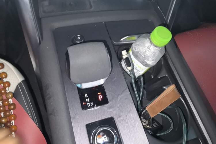 Used Land Rover Discovery 2021 360 PS R-Dynamic SE Gear Lever