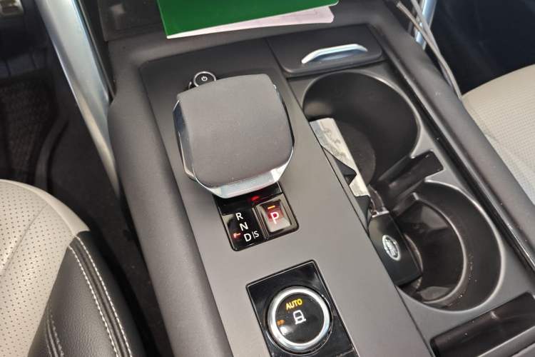 Used Land Rover Discovery 2021 360 PS R-Dynamic S Gear Lever