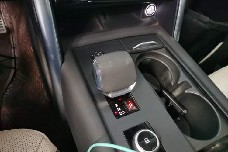 Used Land Rover Discovery 2021 360 PS R-Dynamic S Gear Lever
