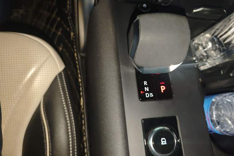 Used Land Rover Discovery 2021 360 PS R-Dynamic HSE Gear Lever