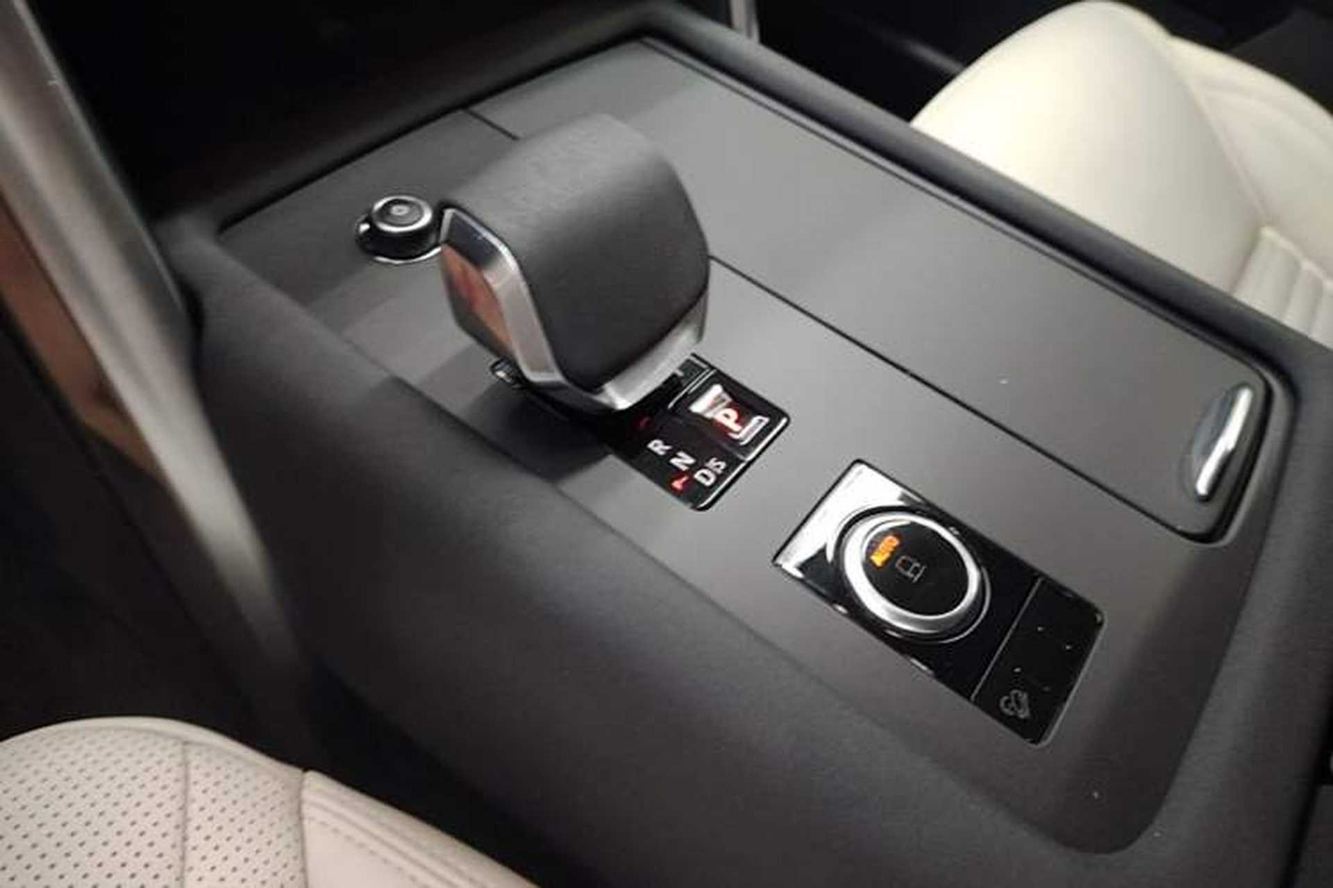 Used Land Rover Discovery 2021 300PS S Gear Lever