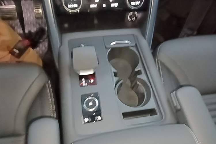 Used Land Rover Discovery 2021 360 PS R-Dynamic S Gear Lever