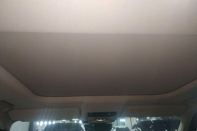 Used Land Rover Discovery 2021 360 PS R-Dynamic SE Headliner