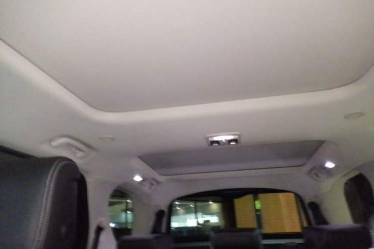 Used Land Rover Discovery 2021 360 PS R-Dynamic SE Headliner