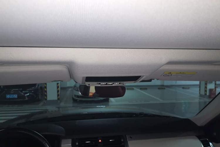 Used Land Rover Discovery 2021 360 PS R-Dynamic SE Headliner